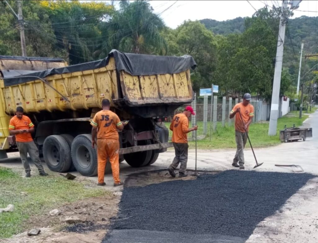 Repavimentação de vias são retomadas em BC após obras de água e esgoto