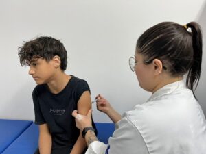 Vacina contra a dengue em BC disponível para crianças e adolescentes entre 10 e 14 anos