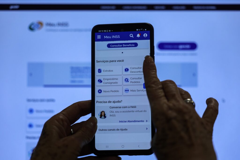 Serviços do INSS ficam fora do ar até 31 de janeiro Sistema online e central telefônica ficam indisponíveis a partir da noite desta terça-feira