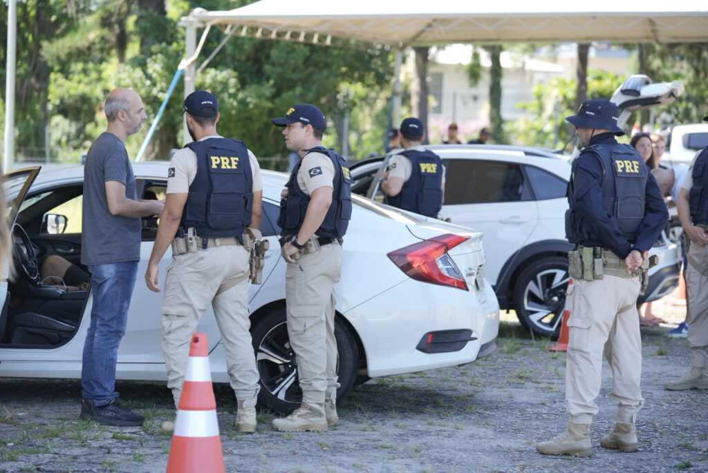 PRF mobiliza mais de 300 agentes de todo o país para reforçar segurança no Carnaval catarinense
