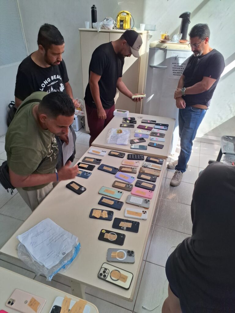 Polícia Civil de SC devolve celulares furtados no carnaval