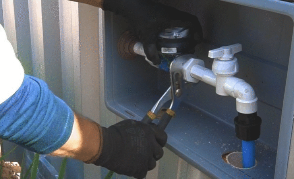 Águas de Camboriú destaca a importância da caixa padrão para os hidrômetros 