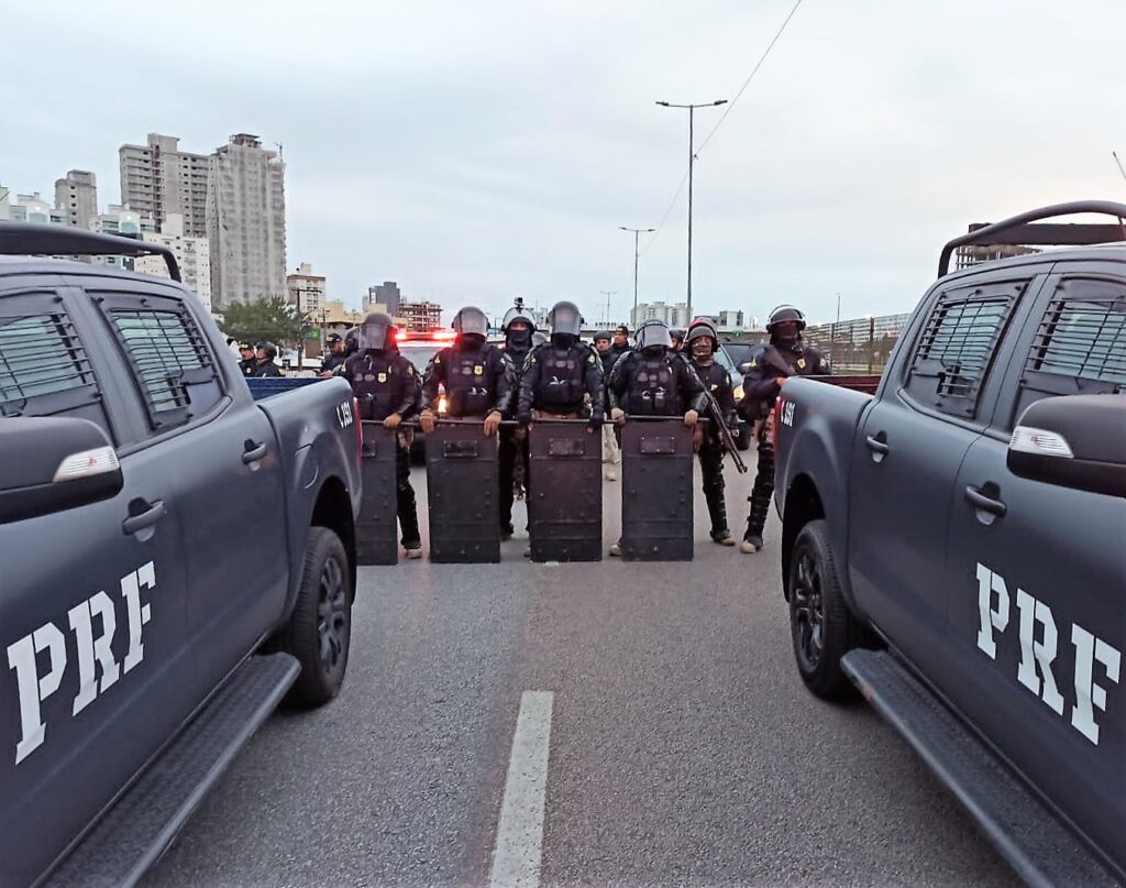 Justiça proíbe bloqueio de rodovias e acessos a portos no Litoral Norte