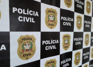 Mulher suspeita de integrar associação criminosa voltada ao “golpe do bilhete” é presa em Camboriú