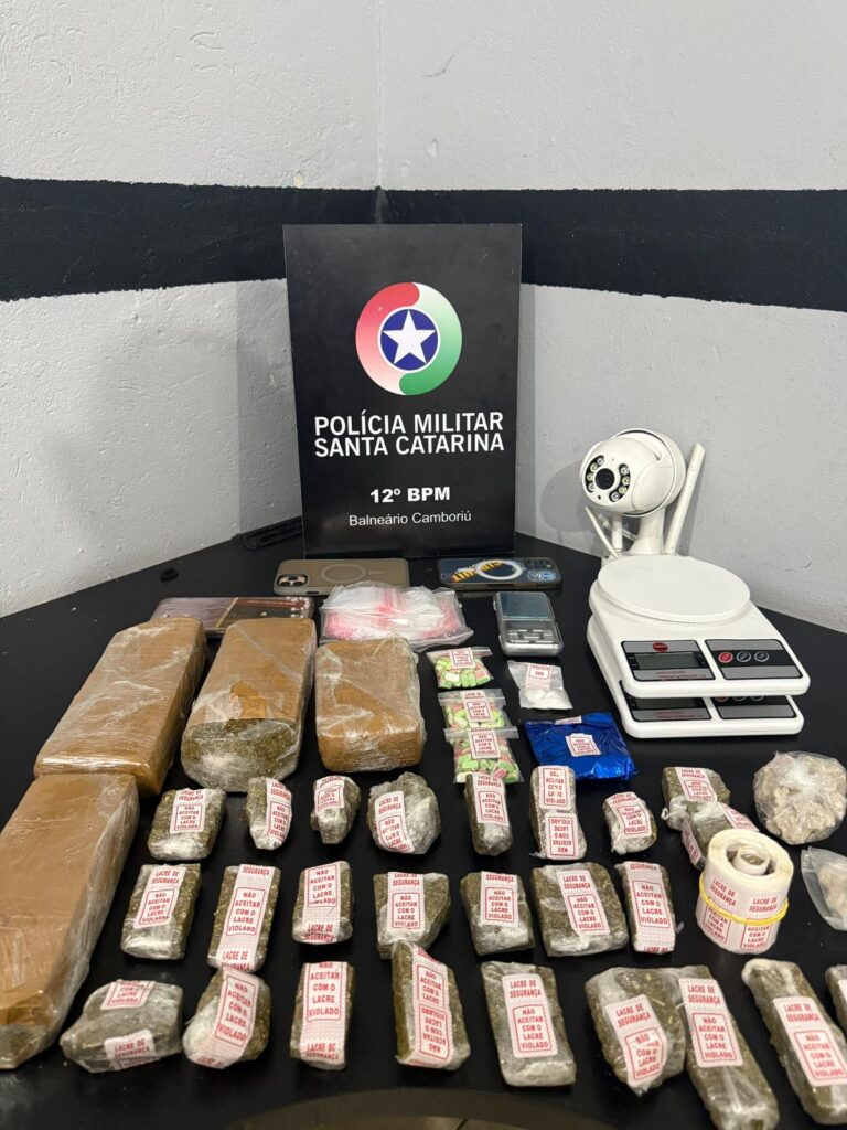 Mais de 2,4 KG de drogas são apreendidas em Camboriú