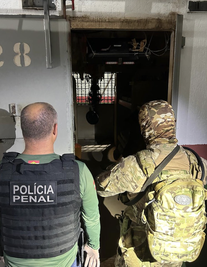 Policial Militar de Camboriú é baleado por criminoso durante operação “Efeito Colateral” do Gaeco sobre esquema de atestados para soltar presos da Canhanduba