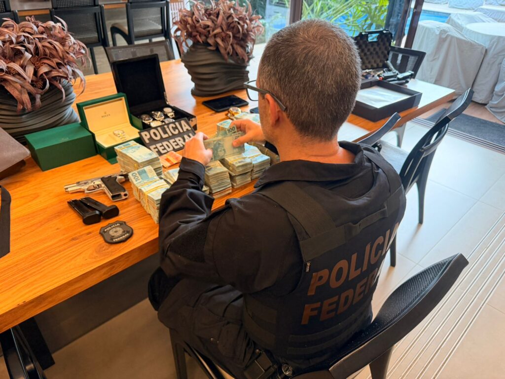 Polícia Federal desarticula esquema milionário em região aduaneira de Itajaí