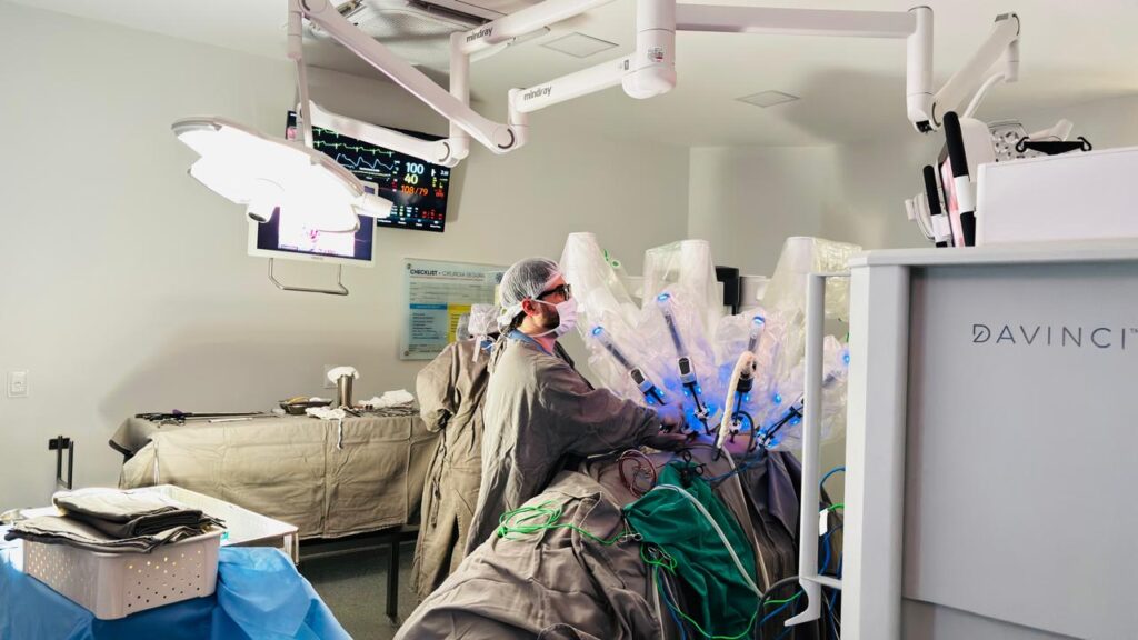 Brusque realiza primeira cirurgia robótica oncológica pelo SUS em Santa Catarina