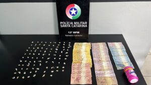 Adolescente é apreendido com 97 pedras de crack em Balneário Camboriú
