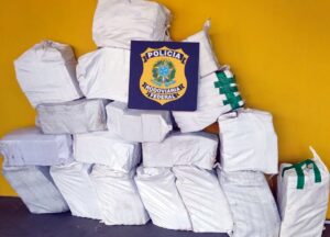 Quase meia tonelada de cocaína é apreendida na BR-101 em Joinville