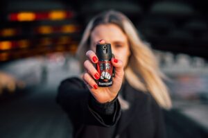Mulheres com medida protetiva cadastradas no app receberão spray de pimenta em Balneário Camboriú