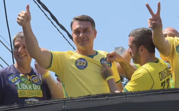 TSE pede informações complementares antes de analisar ação de Flávio Bolsonaro contra Lula e Alckmin