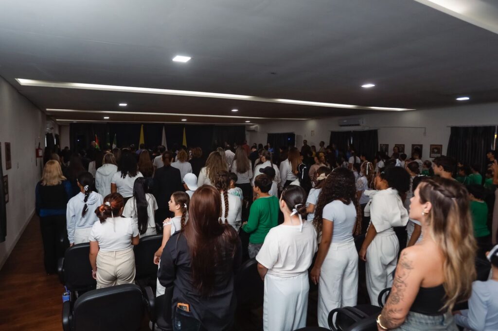 Apresentações culturais e valorização da educação marcam início da Semana Cívica em Camboriú