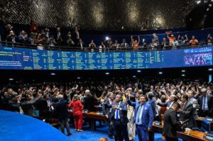 Senado aprova PEC que acaba com a escala 6×1; texto vai à promulgação